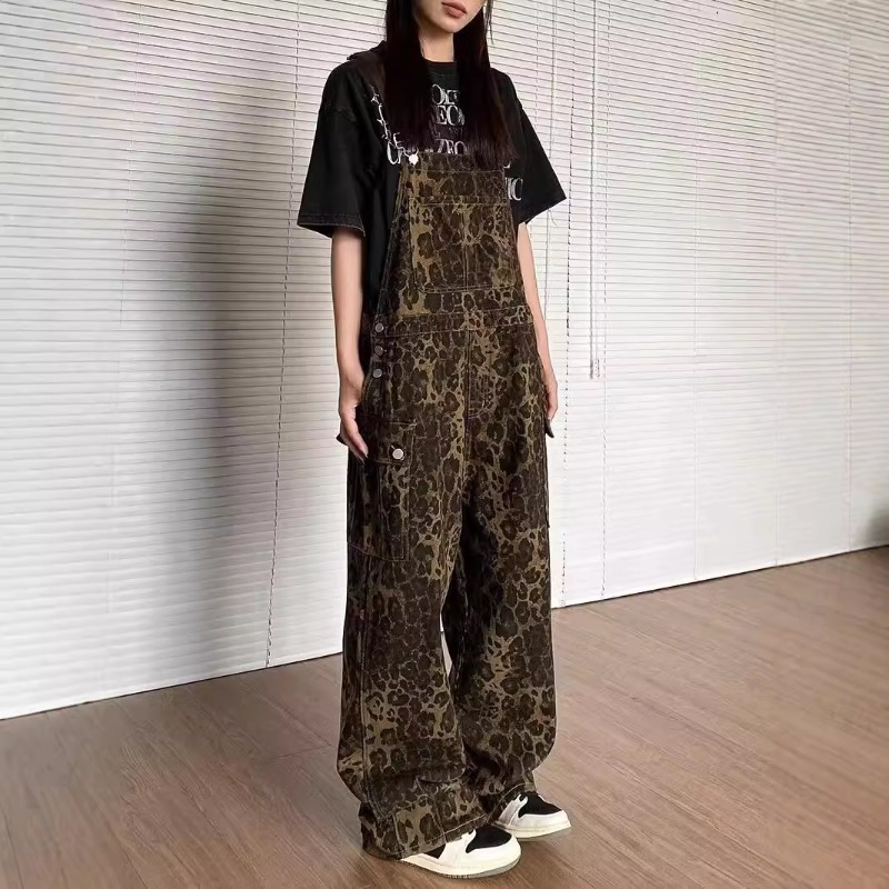 Winter Clothing Trends - Nuova tuta in denim da donna